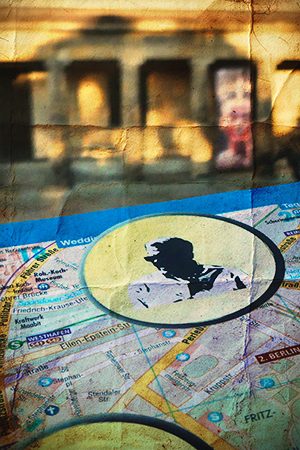 Carte de Berlin avec le portrait d’un acheteur suspect encerclé, illustration de l’enquête du jeu de piste L’Affaire Néfertiti